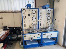 標準型二連個別載荷三軸圧縮試験機